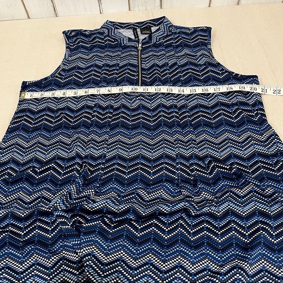 New Directions Blue & White Geometric Chevron Sleeveless Top, SzL - Picture 14 of 15